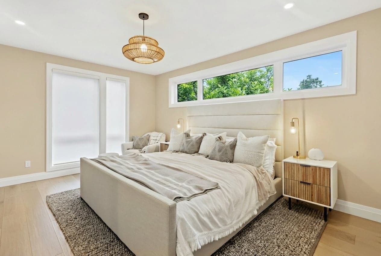 Room with walls painted in Shaker Beige HC-45 by Benjamin Moore