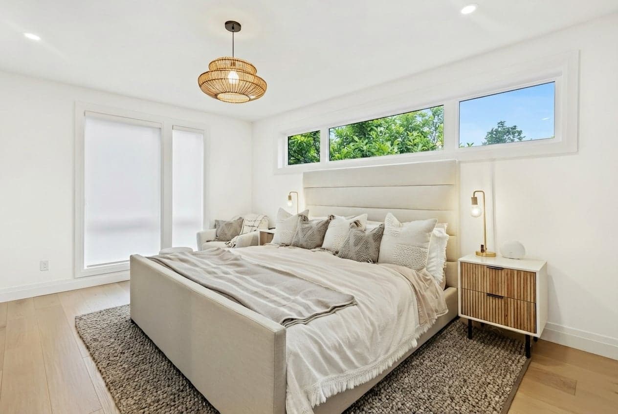 Room with walls painted in Super White OC-152 by Benjamin Moore