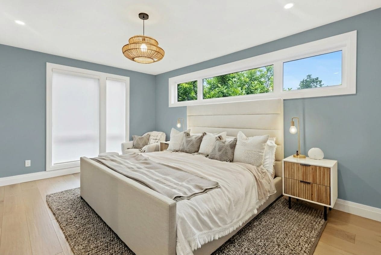 Room with walls painted in Van Courtland Blue HC-145 by Benjamin Moore