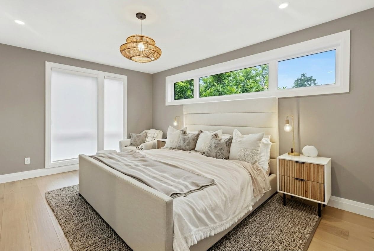 Room with walls painted in Barnwood Gray DET620 by Dunn-Edwards