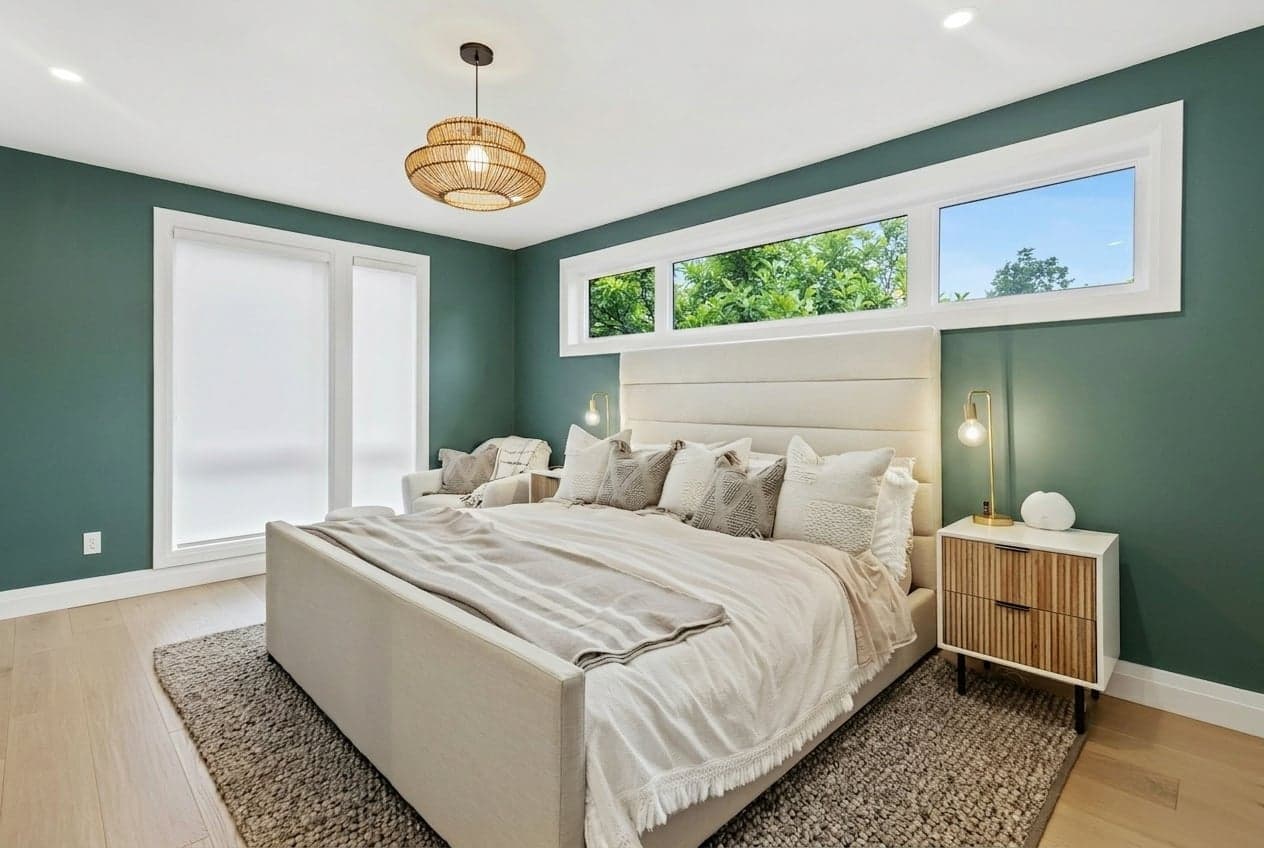 Room with walls painted in Earhart Emerald DET537 by Dunn-Edwards
