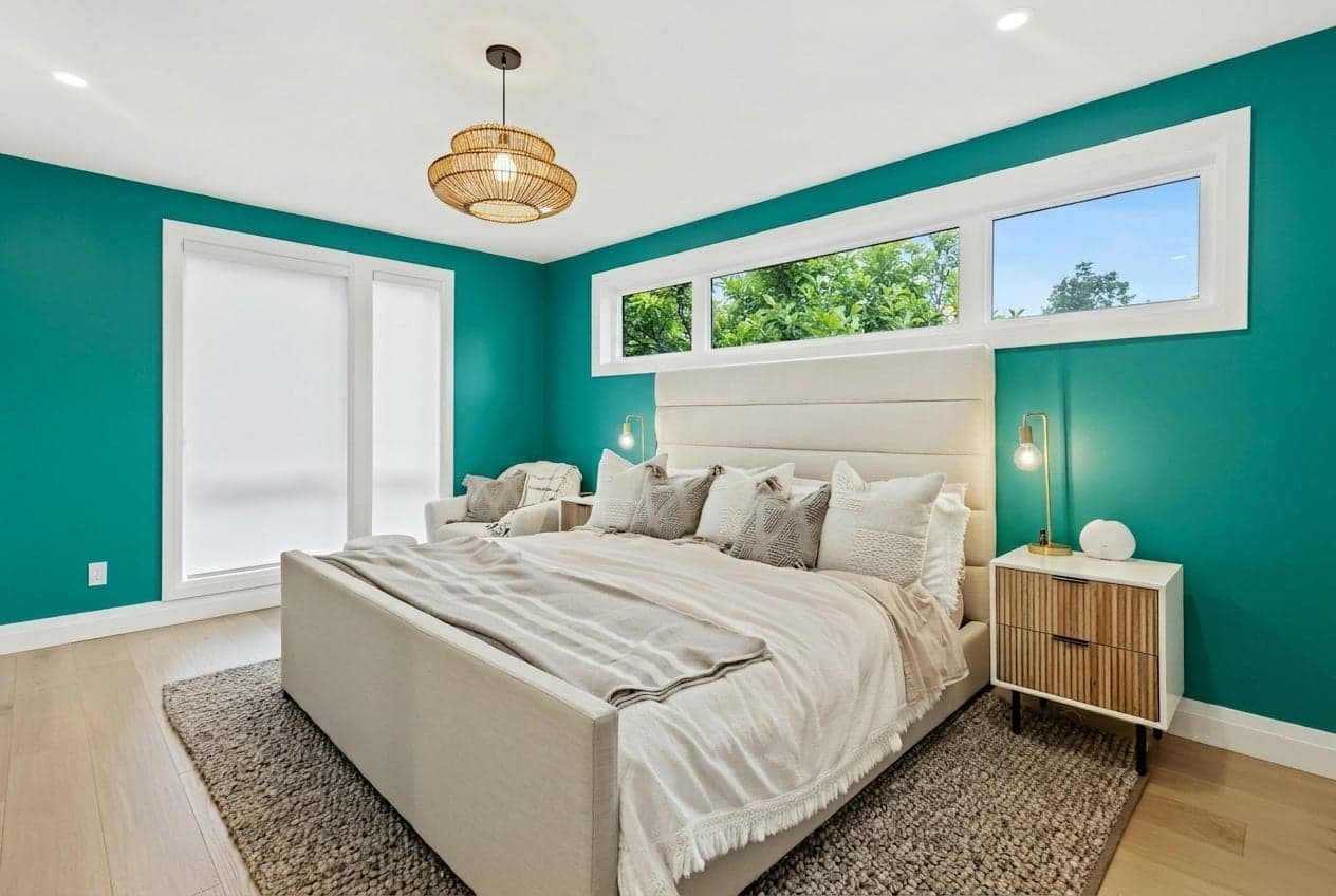 Room with walls painted in Go-Go Green DET533 by Dunn-Edwards