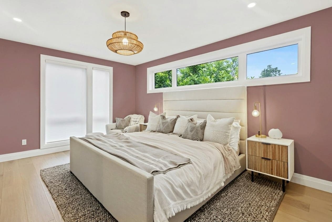 Room with walls painted in Mauve-a-Lish DET402 by Dunn-Edwards