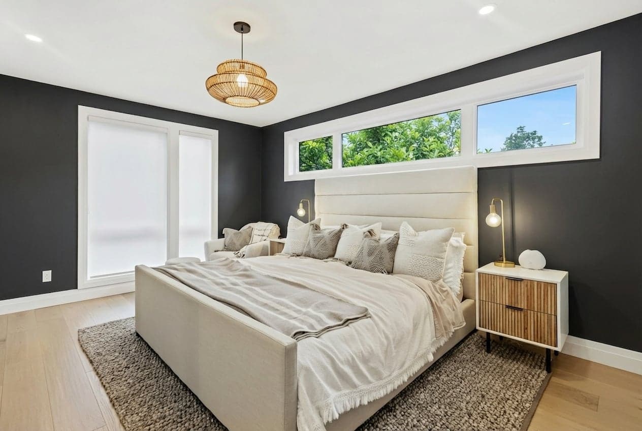 Room with walls painted in Tricorn Black SW-6258 by Sherwin-Williams