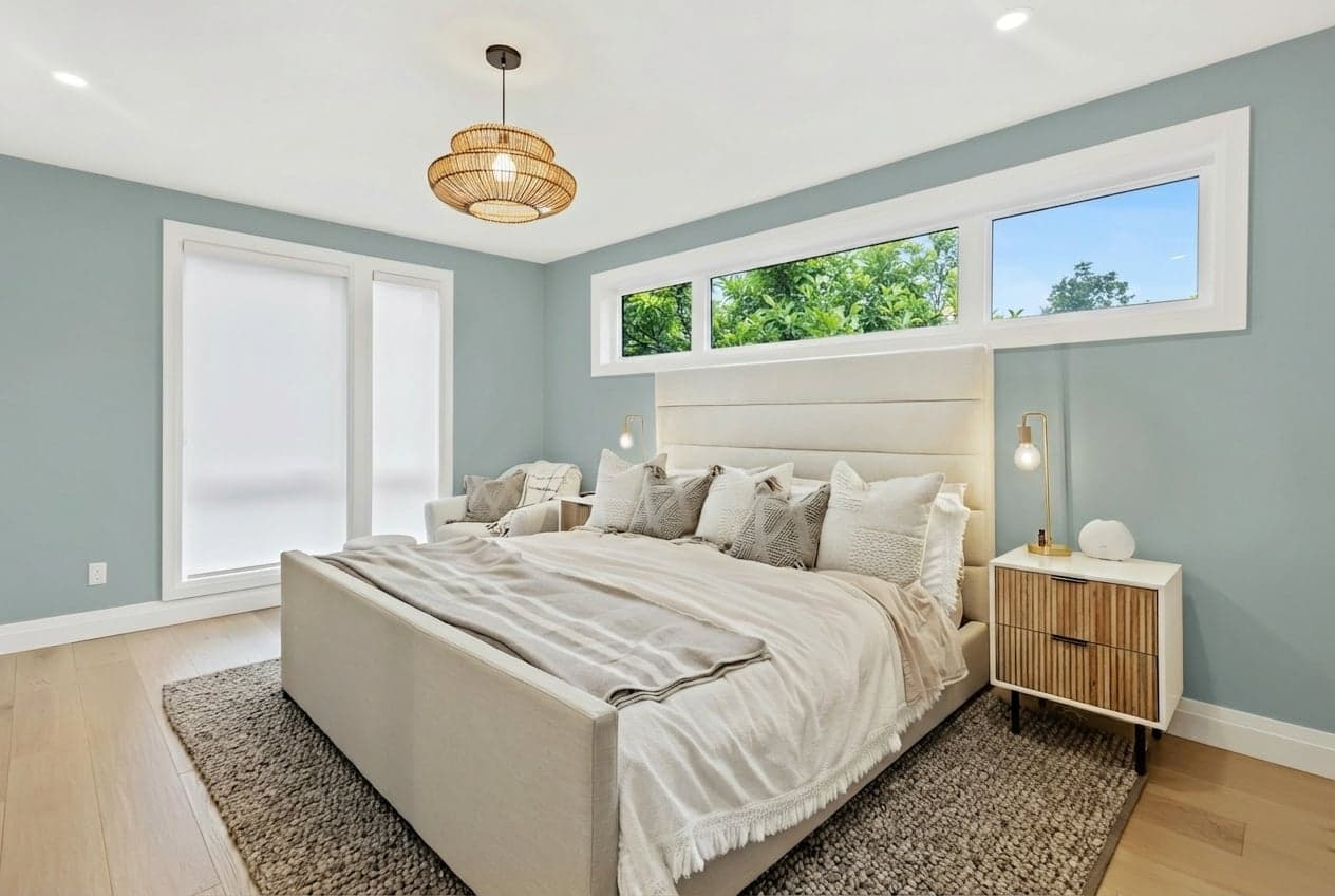 Room with walls painted in Blue Arrow 5001-3C by Valspar